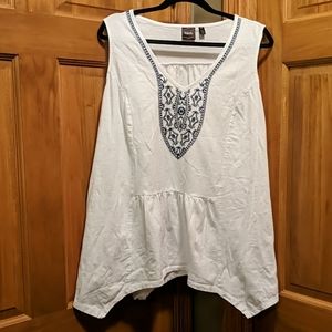 1x Women's  Rafaella Embroidered Tank Asymmetric